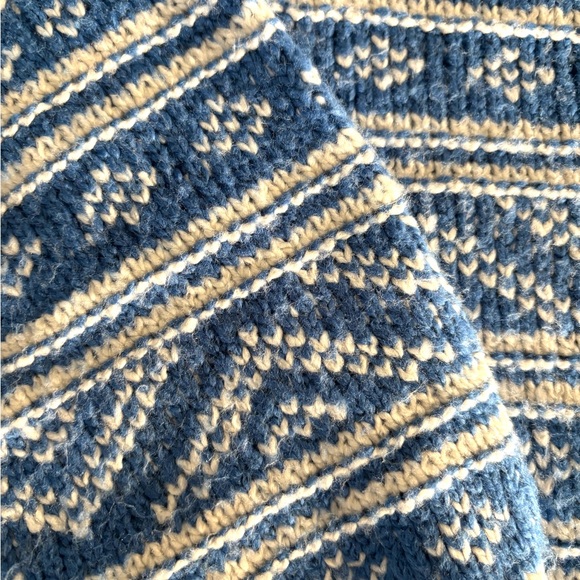 American Eagle Fair Isle Blue and White Sweater Woman's Size XS - Picture 11 of 11
